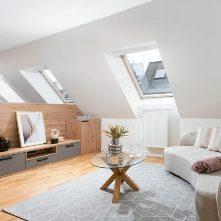 Center Location W Free Parking *