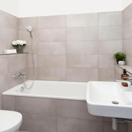 Center Location W Free Parking Pressburg