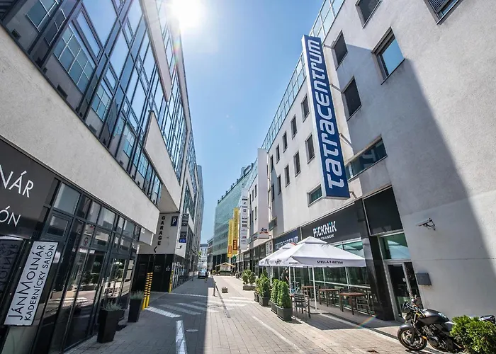 Center Location W Free Parking Μπρατισλάβα