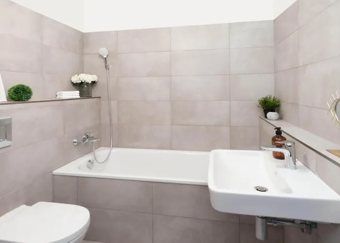 Center Location W Free Parking Μπρατισλάβα