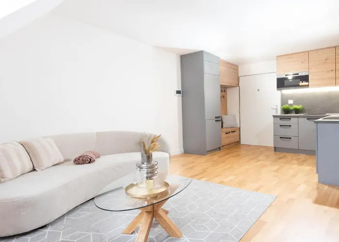 Center Location W Free Parking *