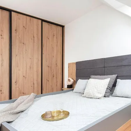 Center Location W Free Parking Apartman *