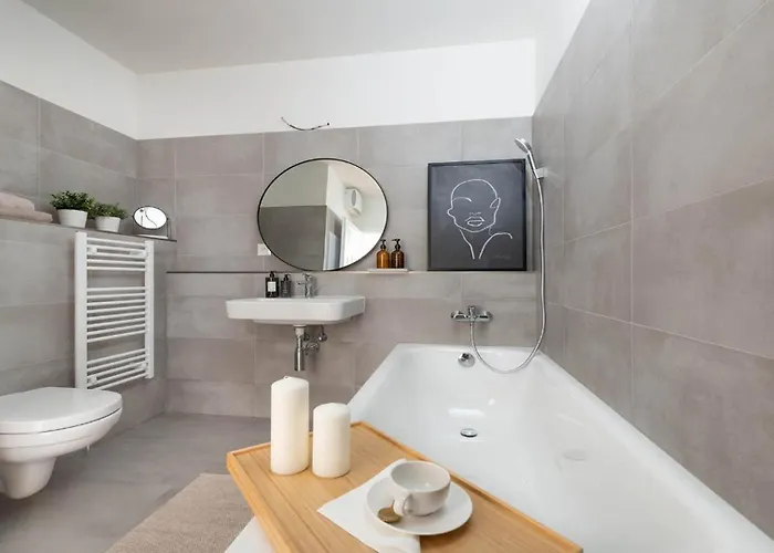 Center Location W Free Parking